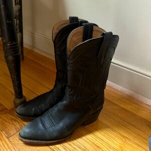 Tecovas women’s blackk cowboyy boots 8.5
